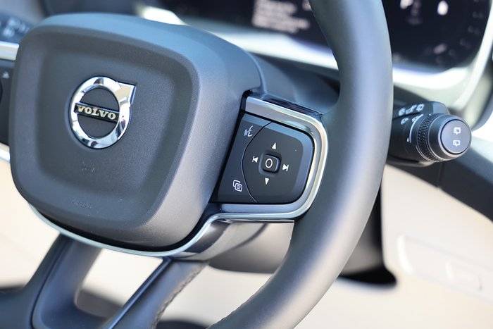 2025 Volvo XC40 Plus B4