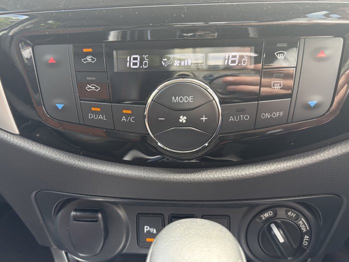 2019 NISSAN NAVARA ST-X