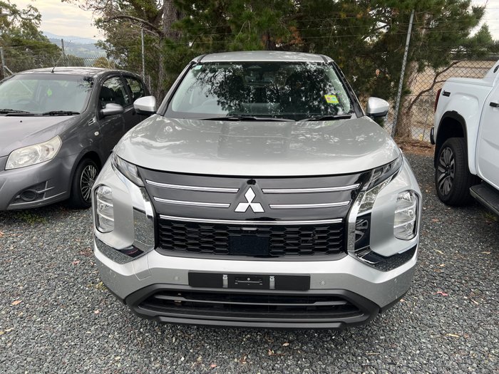 2025 MITSUBISHI Outlander ES