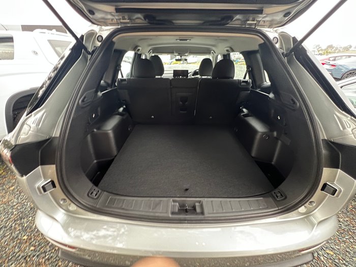 2025 MITSUBISHI Outlander ES