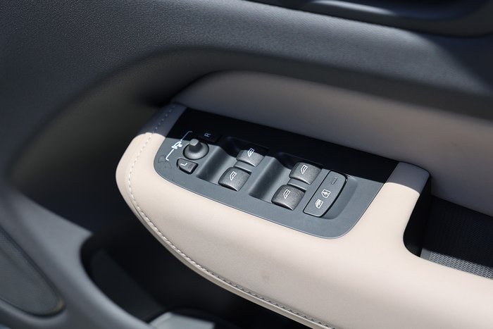 2025 Volvo XC60 Plus B5 Bright