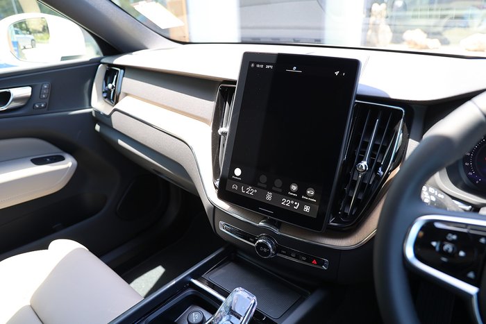 2025 Volvo XC60 Plus B5 Bright