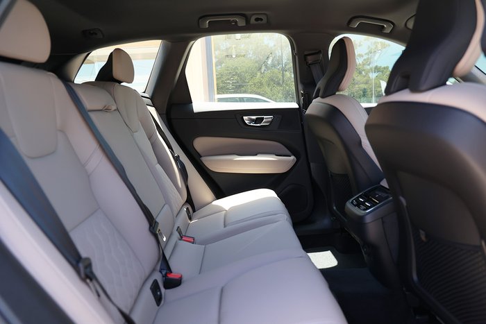 2025 Volvo XC60 Plus B5 Bright