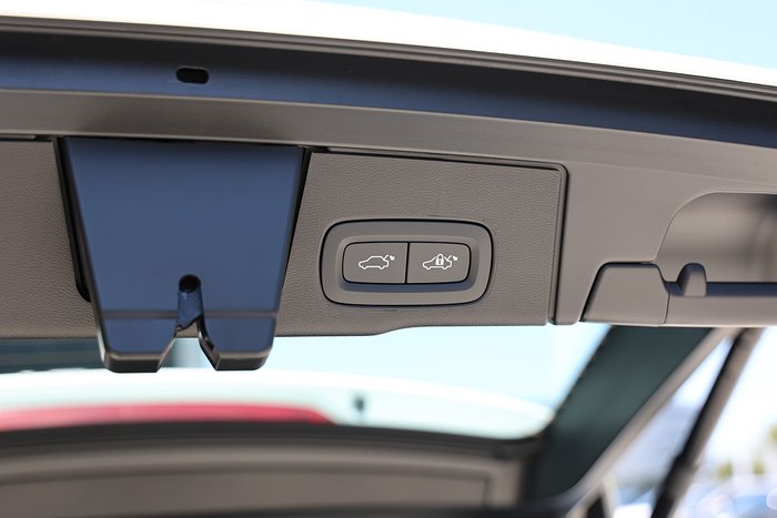 2025 Volvo XC60 Plus B5 Bright