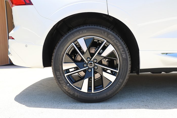 2025 Volvo XC60 Plus B5 Bright