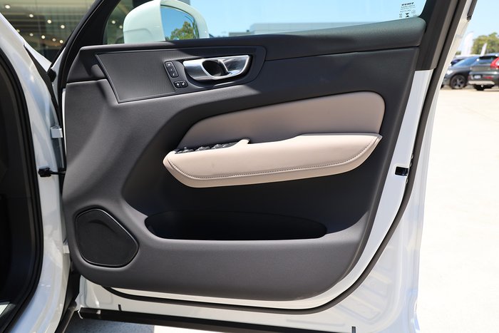 2025 Volvo XC60 Plus B5 Bright