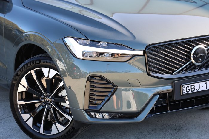 2026 Volvo XC60 Ultra B5 Dark