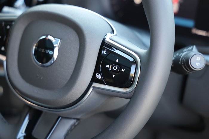 2026 Volvo XC60 Ultra B5 Dark