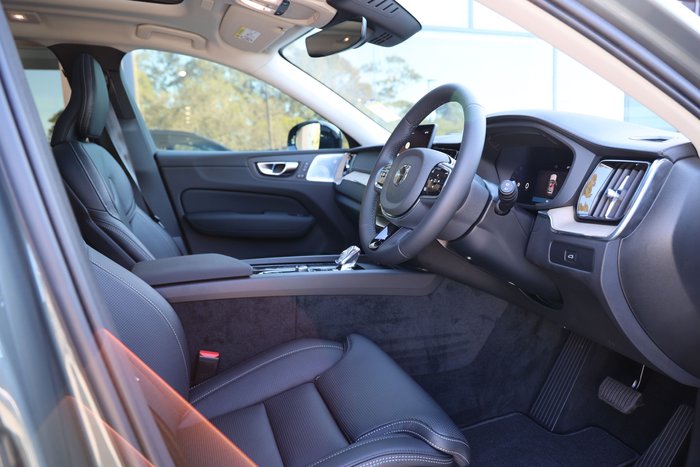 2026 Volvo XC60 Ultra B5 Dark