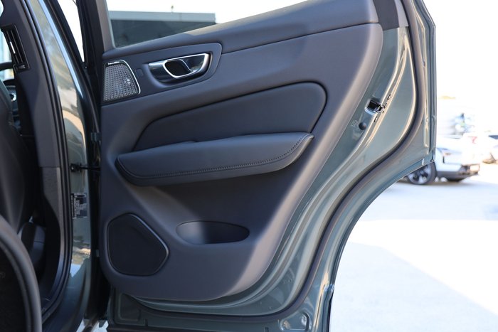 2026 Volvo XC60 Ultra B5 Dark