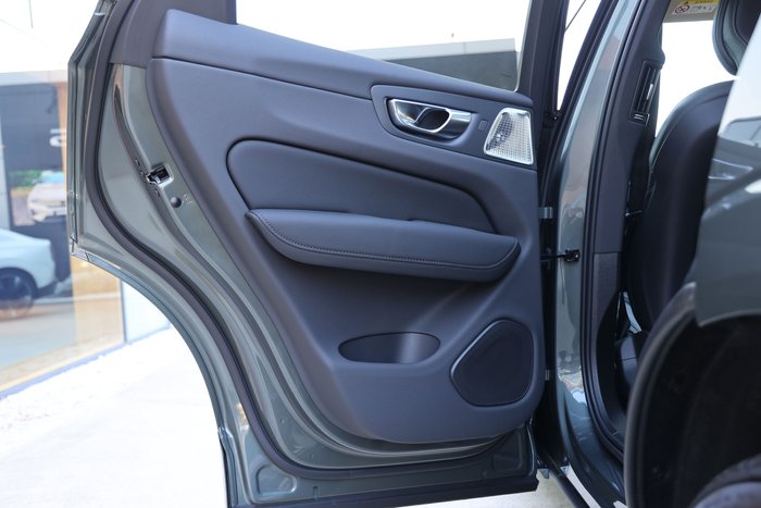 2026 Volvo XC60 Ultra B5 Dark