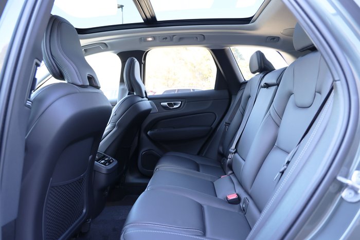 2026 Volvo XC60 Ultra B5 Dark
