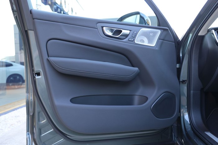 2026 Volvo XC60 Ultra B5 Dark