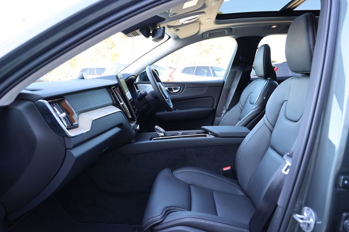 2026 Volvo XC60 Ultra B5 Dark