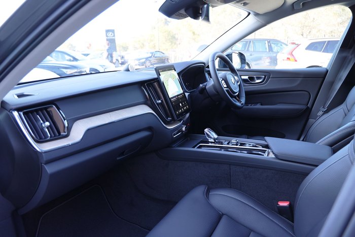 2026 Volvo XC60 Ultra B5 Dark