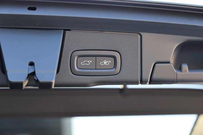 2026 Volvo XC60 Ultra B5 Dark