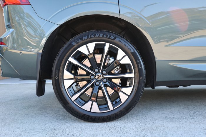 2026 Volvo XC60 Ultra B5 Dark