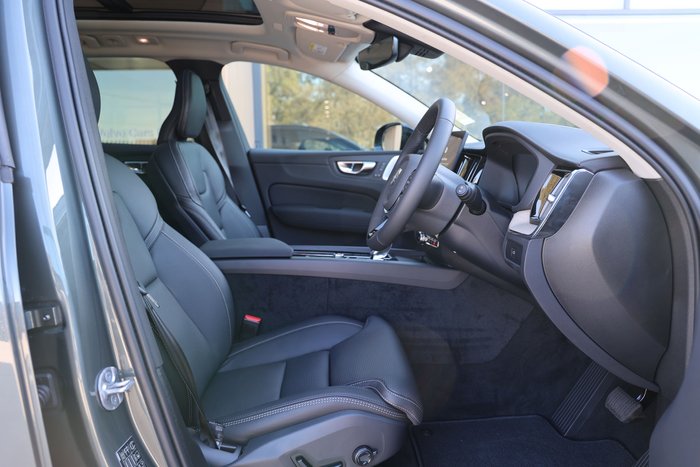 2026 Volvo XC60 Ultra B5 Dark