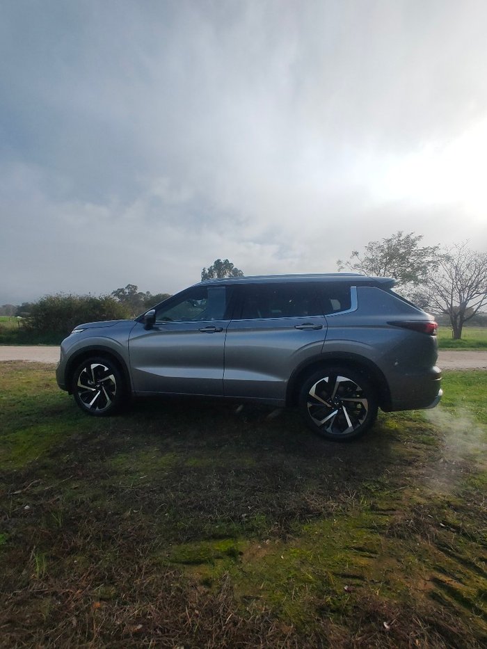 2022 Mitsubishi Outlander Exceed