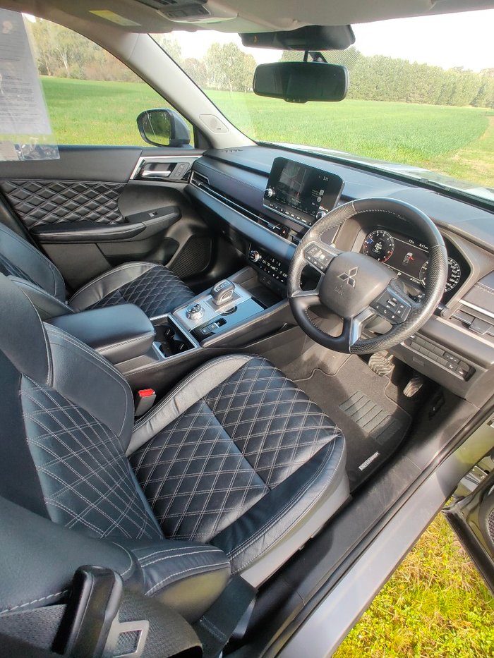 2022 Mitsubishi Outlander Exceed