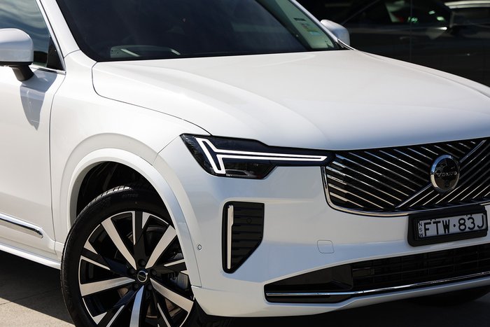 2025 Volvo XC90 Plus B5 Bright