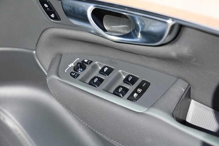 2025 Volvo XC90 Plus B5 Bright