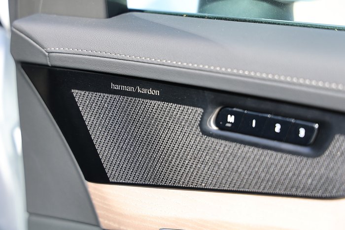 2025 Volvo XC90 Plus B5 Bright