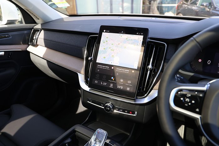 2025 Volvo XC90 Plus B5 Bright