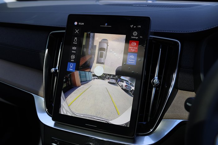 2025 Volvo XC90 Plus B5 Bright