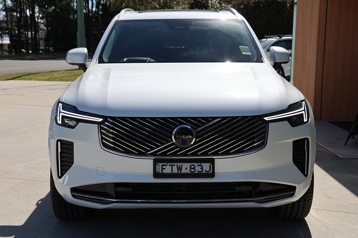 2025 Volvo XC90 Plus B5 Bright