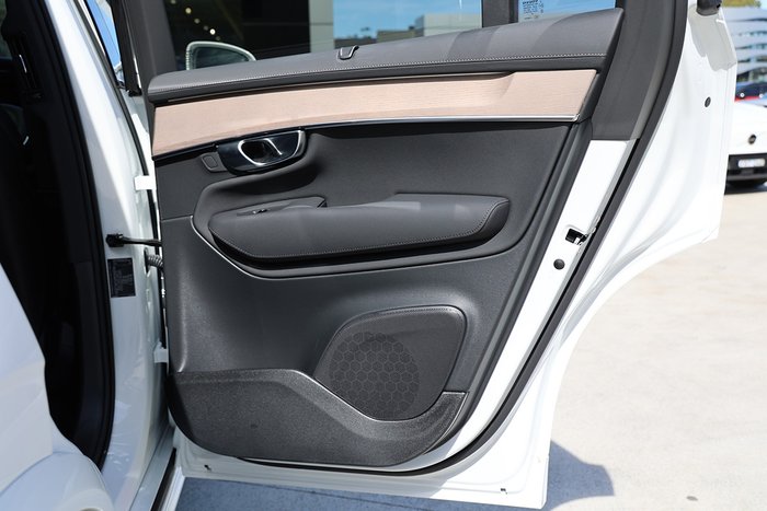 2025 Volvo XC90 Plus B5 Bright