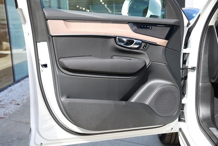 2025 Volvo XC90 Plus B5 Bright