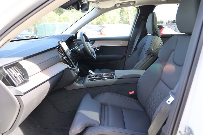 2025 Volvo XC90 Plus B5 Bright