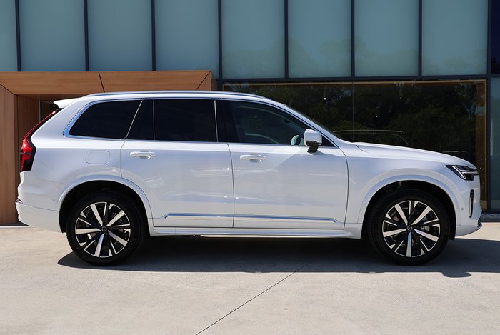 2025 Volvo XC90 Plus B5 Bright