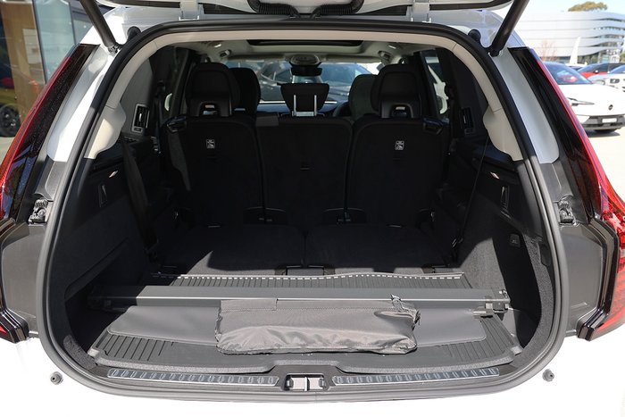 2025 Volvo XC90 Plus B5 Bright