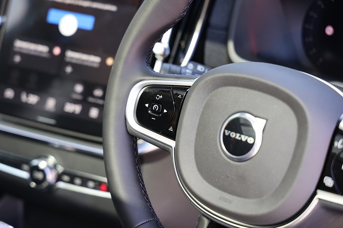 2025 Volvo XC90 Plus B5 Bright