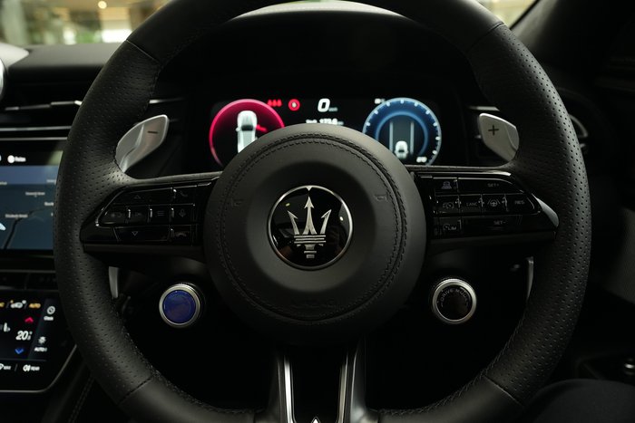 2025 Maserati Grecale 300 HP 4WD GRIGIO LAVA