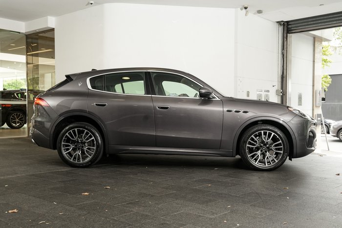 2025 Maserati Grecale 300 HP 4WD GRIGIO LAVA