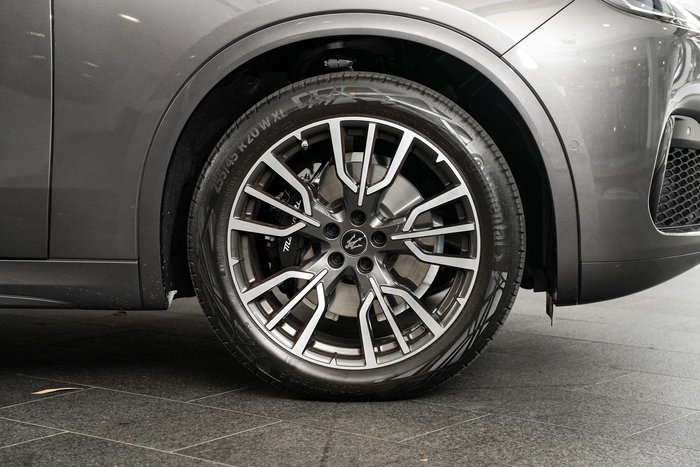 2025 Maserati Grecale 300 HP 4WD GRIGIO LAVA