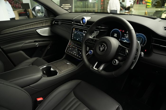 2025 Maserati Grecale 300 HP 4WD GRIGIO LAVA