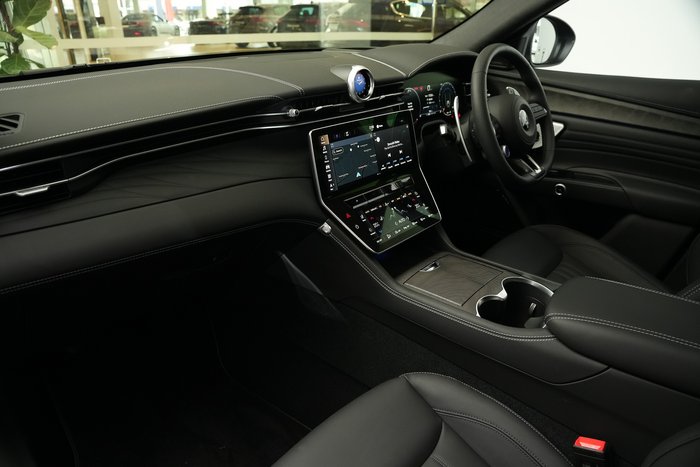 2025 Maserati Grecale 300 HP 4WD GRIGIO LAVA