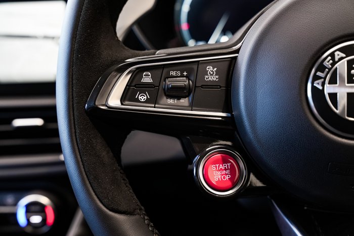 2025 Alfa Romeo Giulia Quadrifoglio