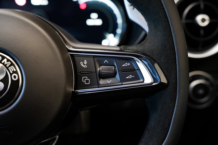 2025 Alfa Romeo Giulia Quadrifoglio