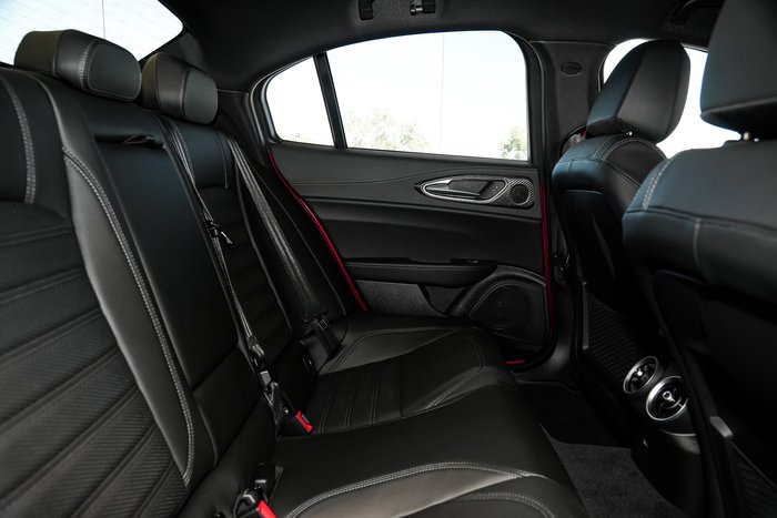 2025 Alfa Romeo Giulia Quadrifoglio