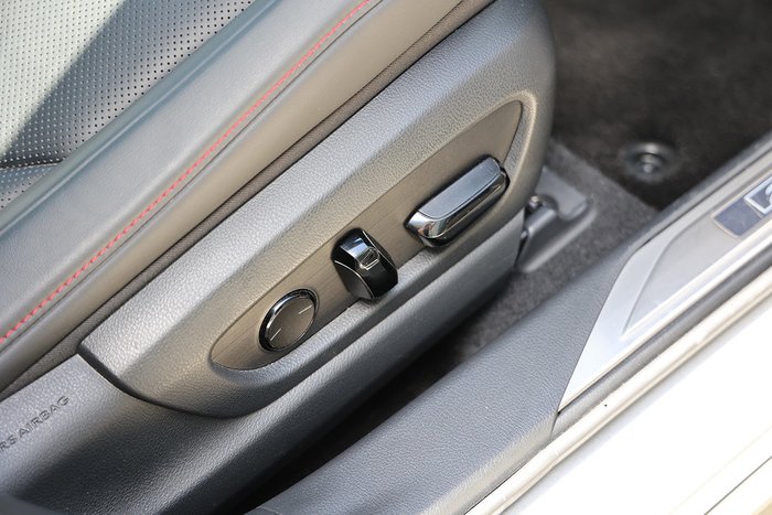 2023 Lexus UX250h UX250h F Sport 2.0L Hybrid Auto E-CVT SUV C495930 001