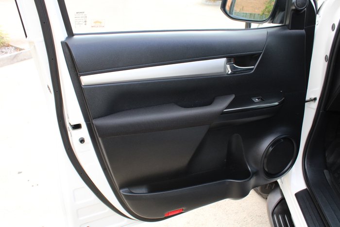 2020 Toyota Hilux SR5