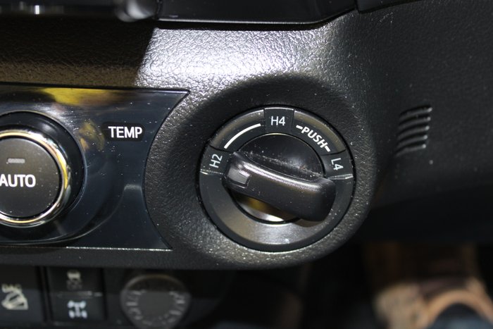 2020 Toyota Hilux SR5