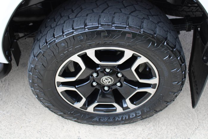 2020 Toyota Hilux SR5