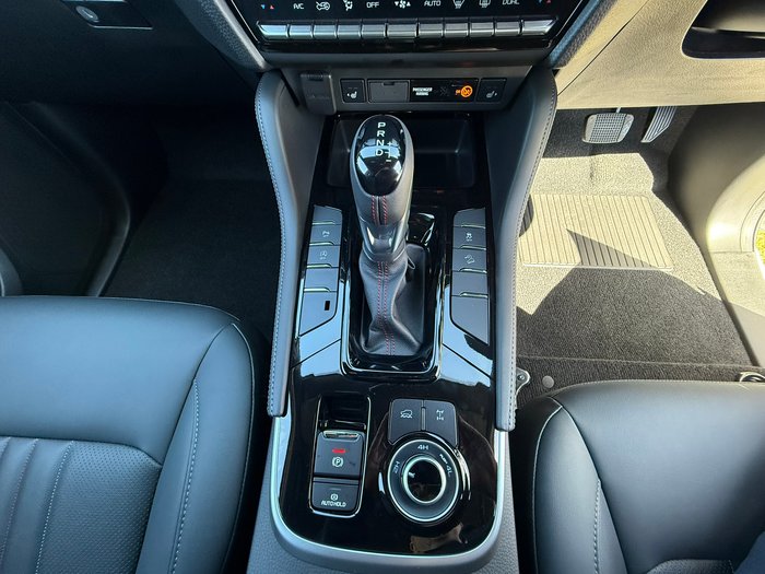 2025 Isuzu MU-X X-TERRAIN