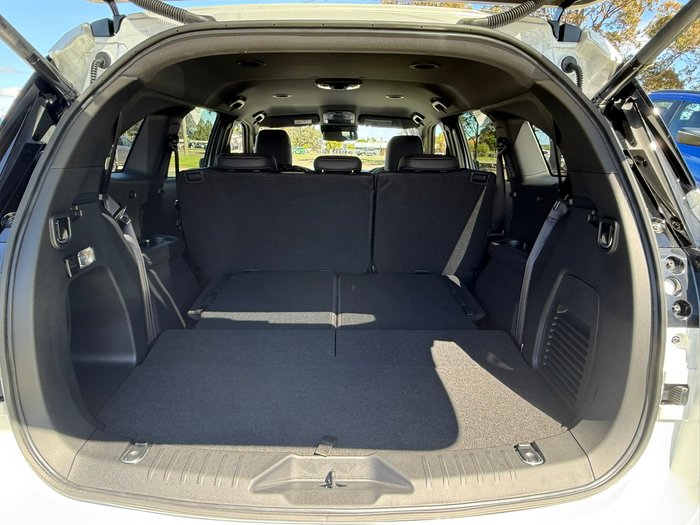 2025 Isuzu MU-X X-TERRAIN